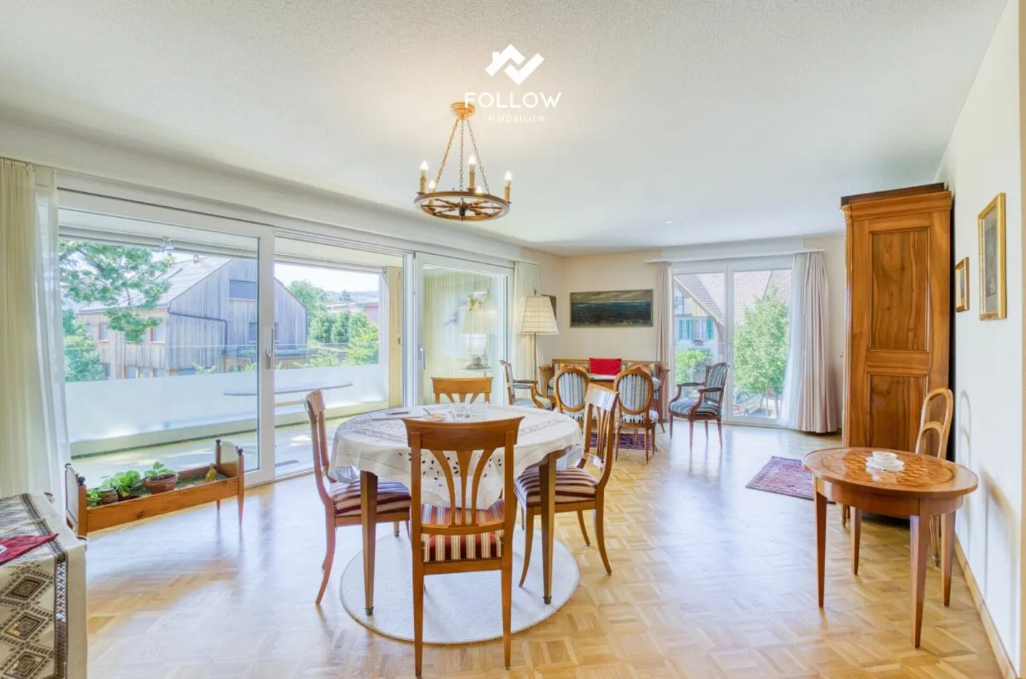 Light-Filled Dream Home: Elegant 4.5-Room Apartment in Prime Location in Brügg - Photo 4 of 13