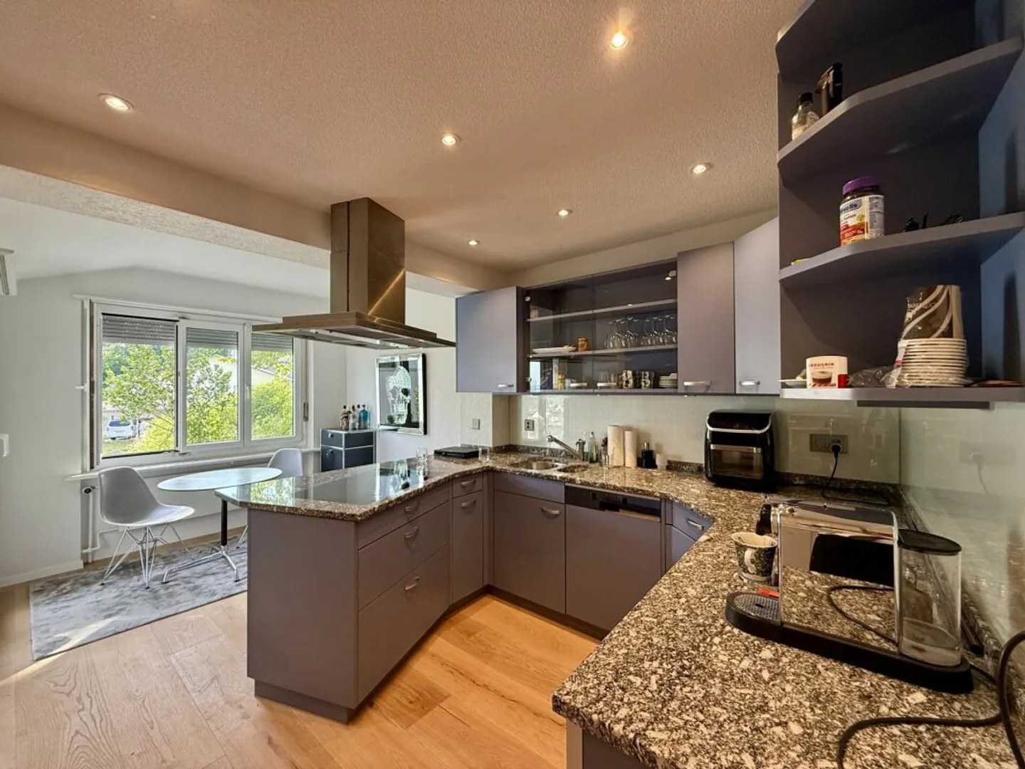 Casa familiare modernizzata con piscina - Foto 9 di 13
