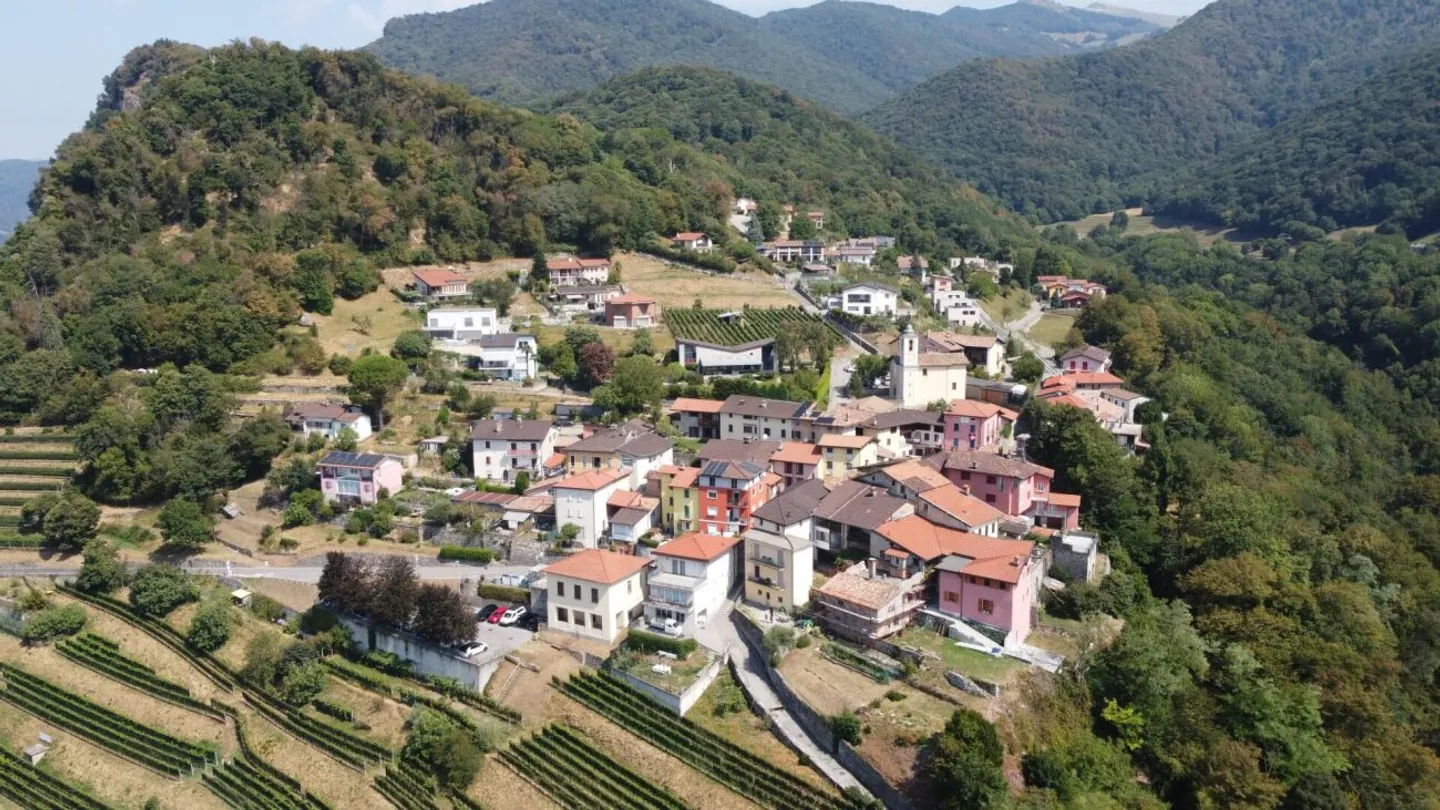 Zwei Kernhäuser mit offener Aussicht und Garten zur Aufwertung in Salorino - Foto 13 von 13
