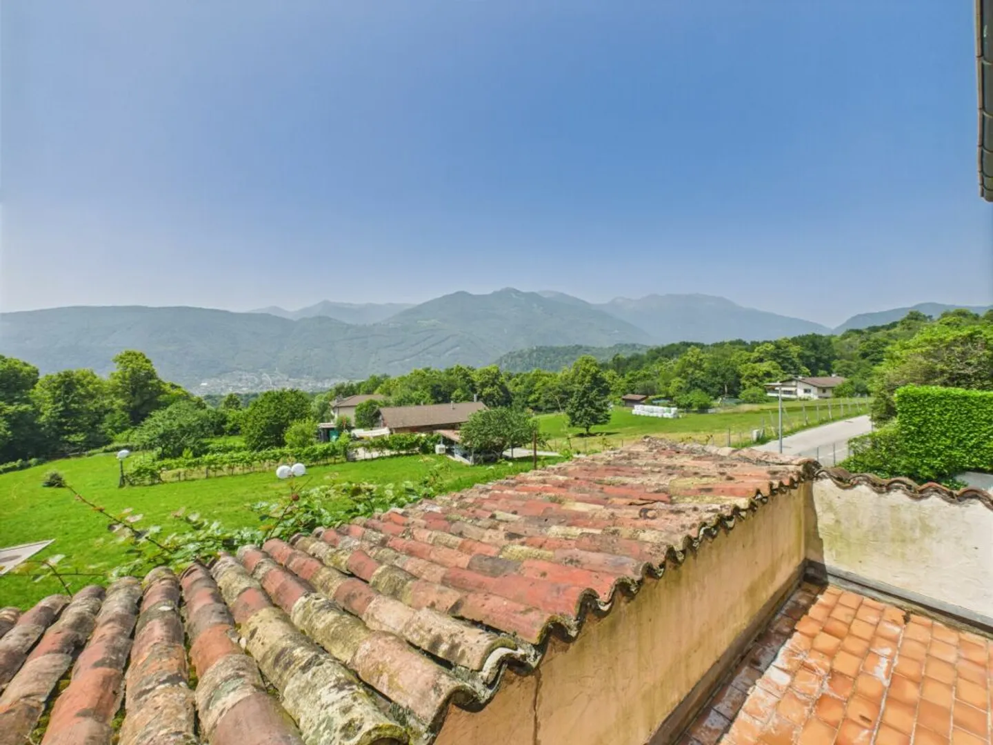 Bright Apartment with Garden - Photo 10 of 13