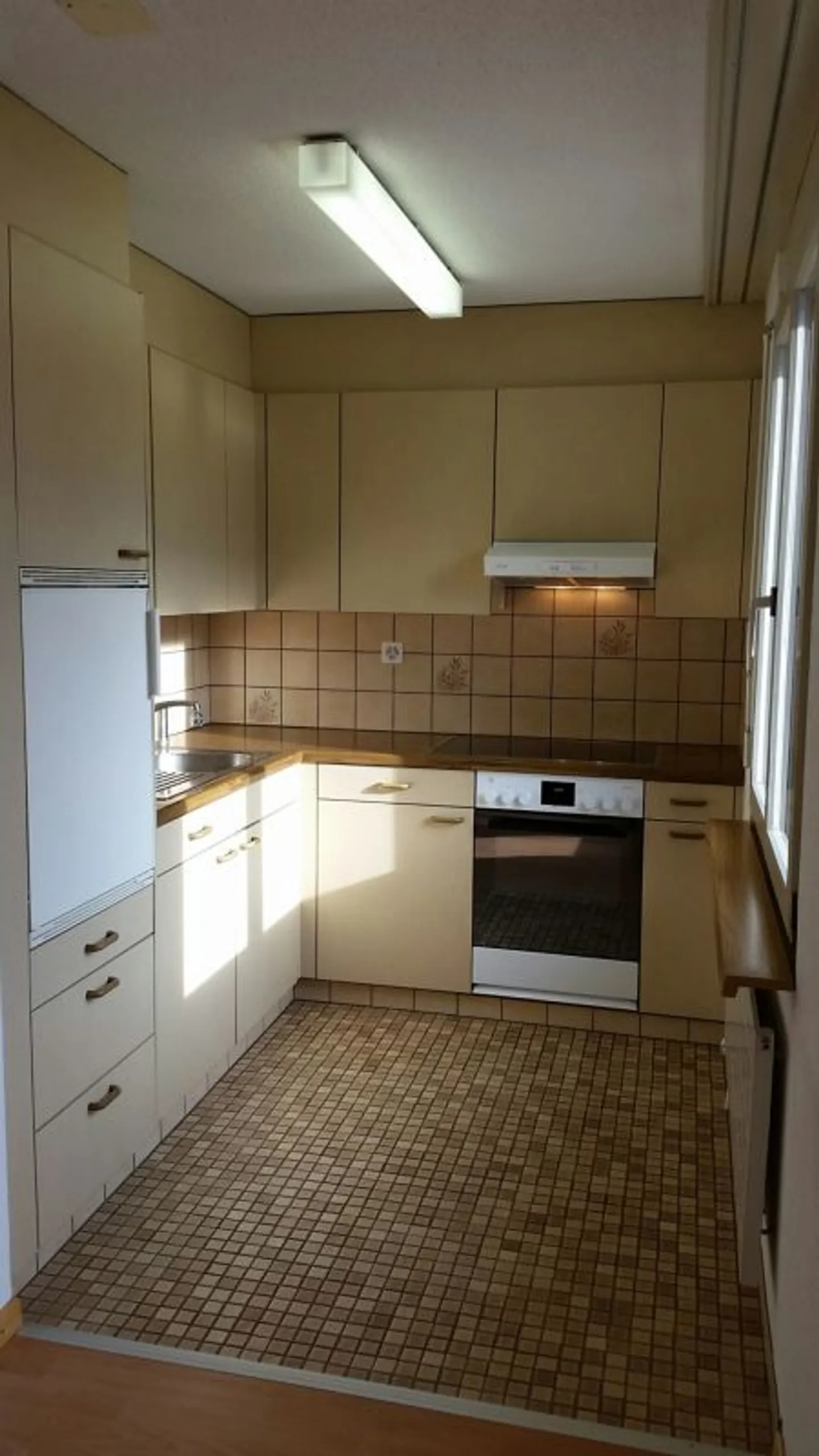 Sunny apartment in a central location - Photo 5 of 13