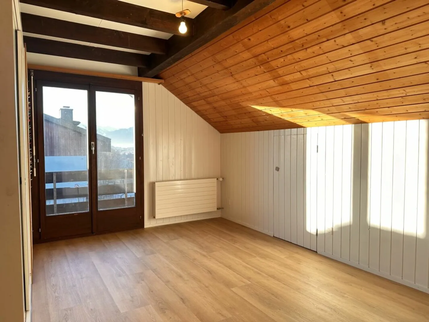 Single-family house in a beautiful residential area with great views - Photo 5 of 13