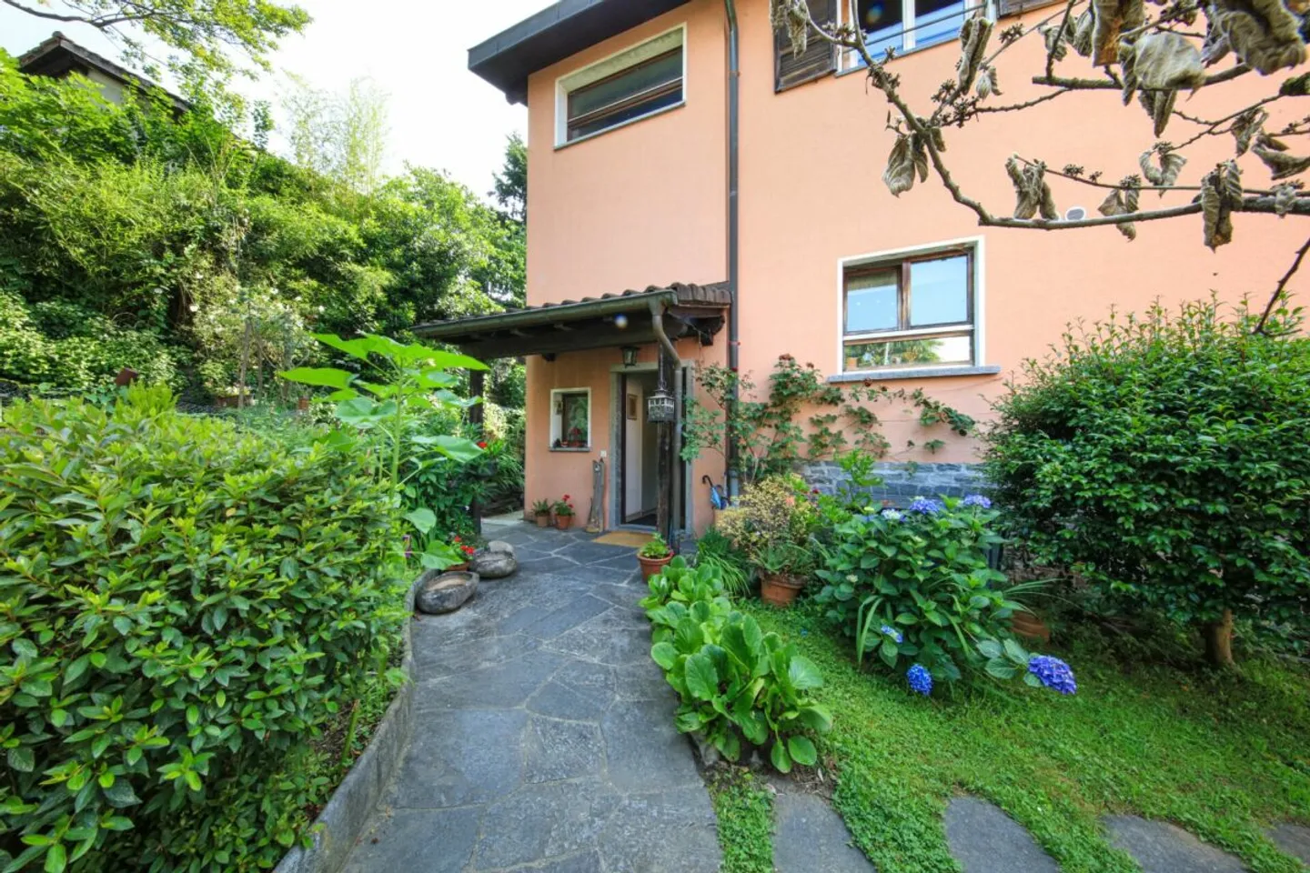 MINUSIO - Geräumige Villa mit Pool in ausgezeichneter Lage - Foto 13 von 13