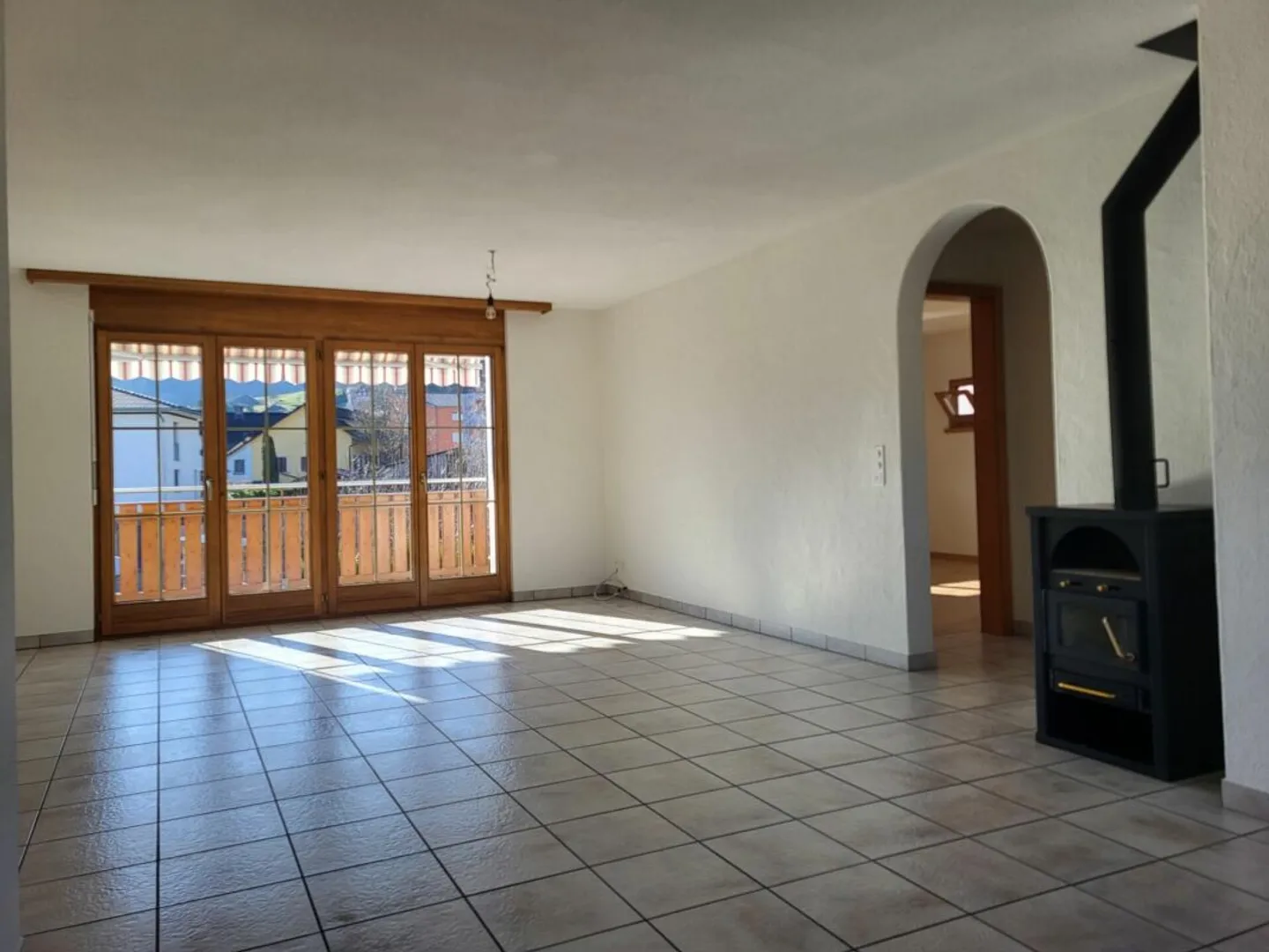 Attractive apartment with fireplace - Photo 4 of 12