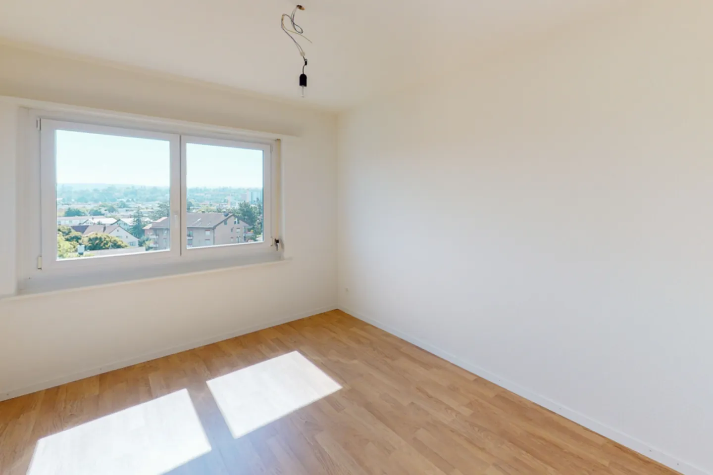 Beautiful view and private washer-dryer - Your new home? - Photo 9 of 10