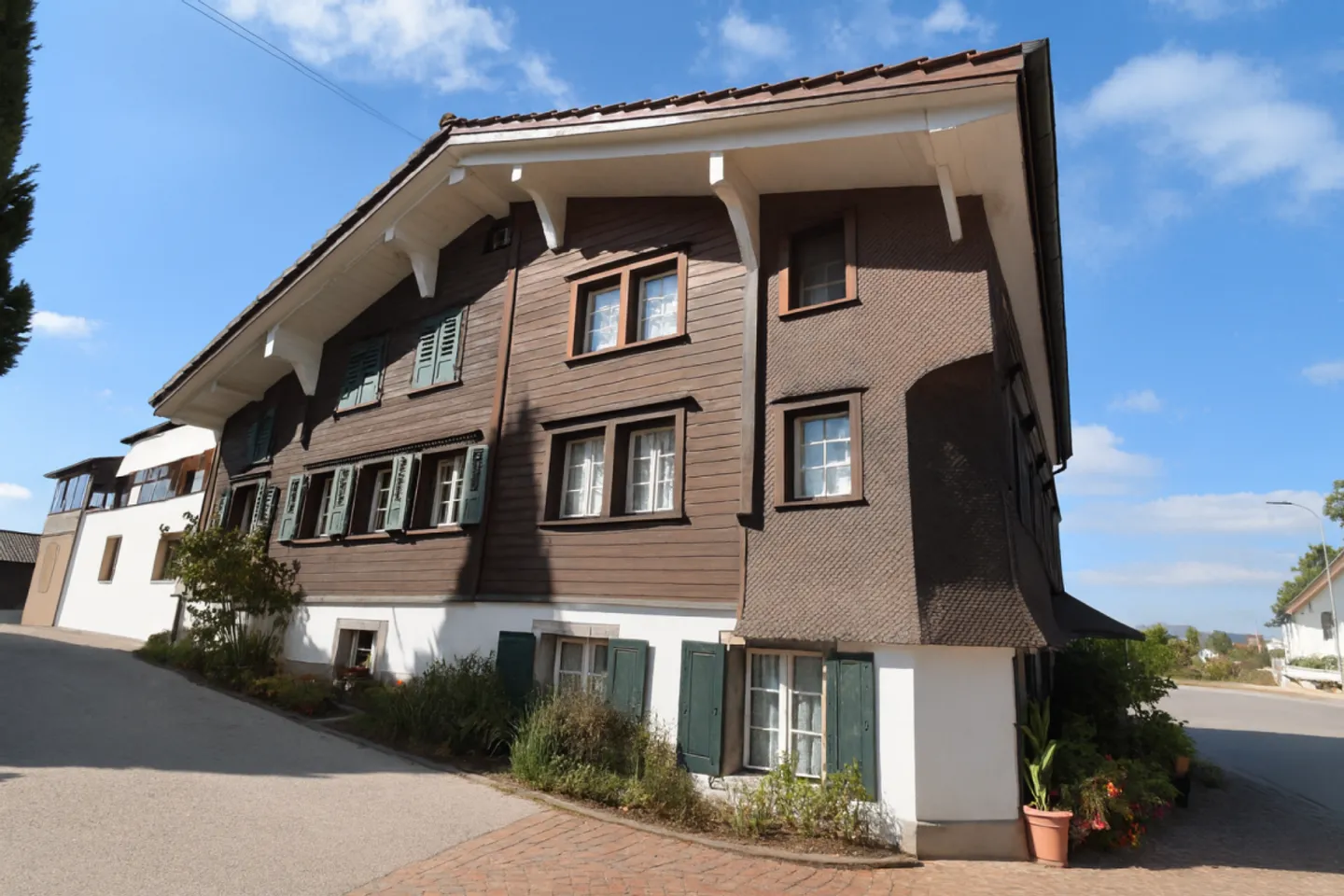 Maison jumelée attrayante : occupation par le propriétaire et rendement en un - Photo 1 sur 13