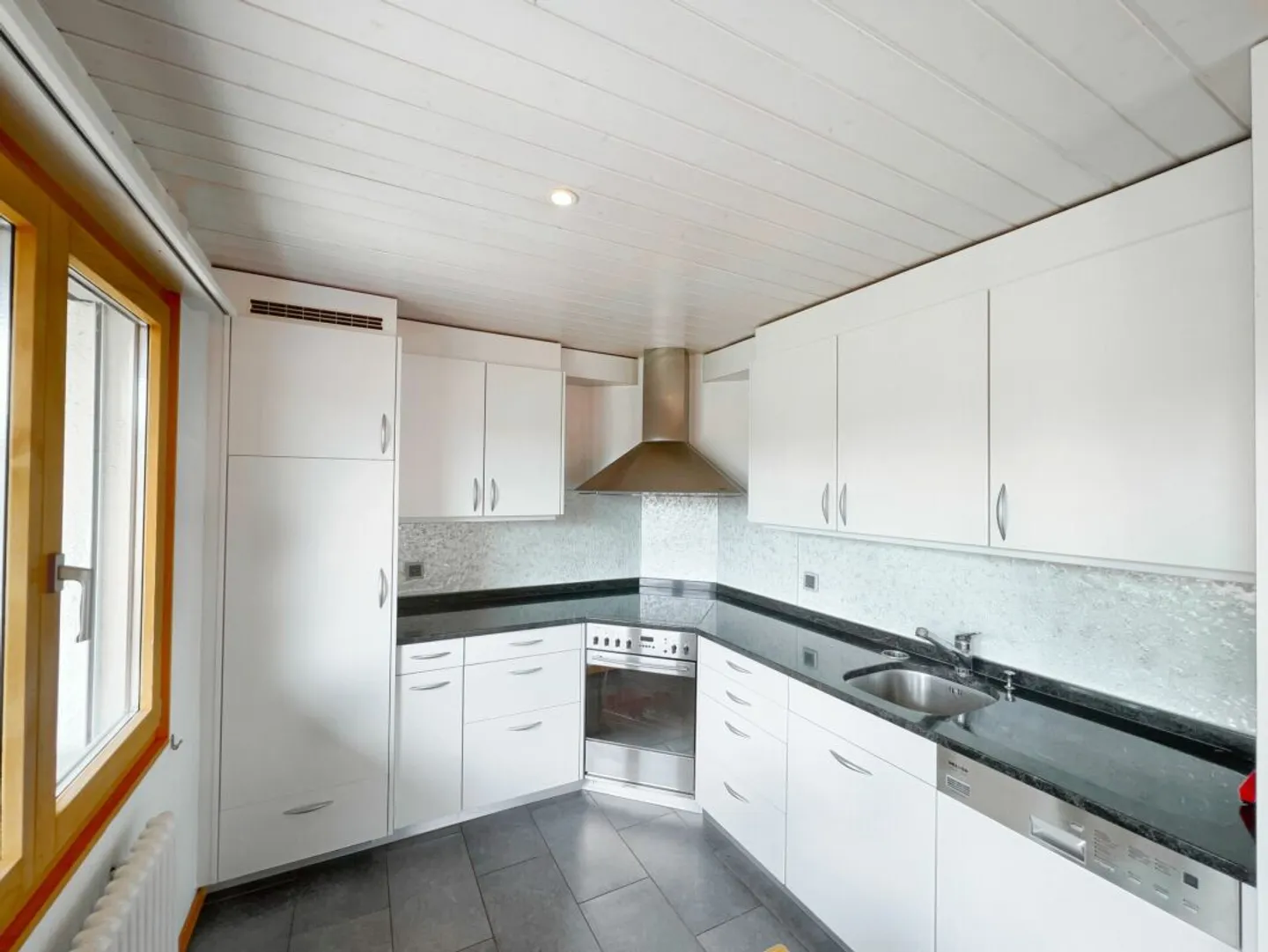 Spacious semi-detached house with a distant view - limited until the end of 2026 - Photo 9 of 13