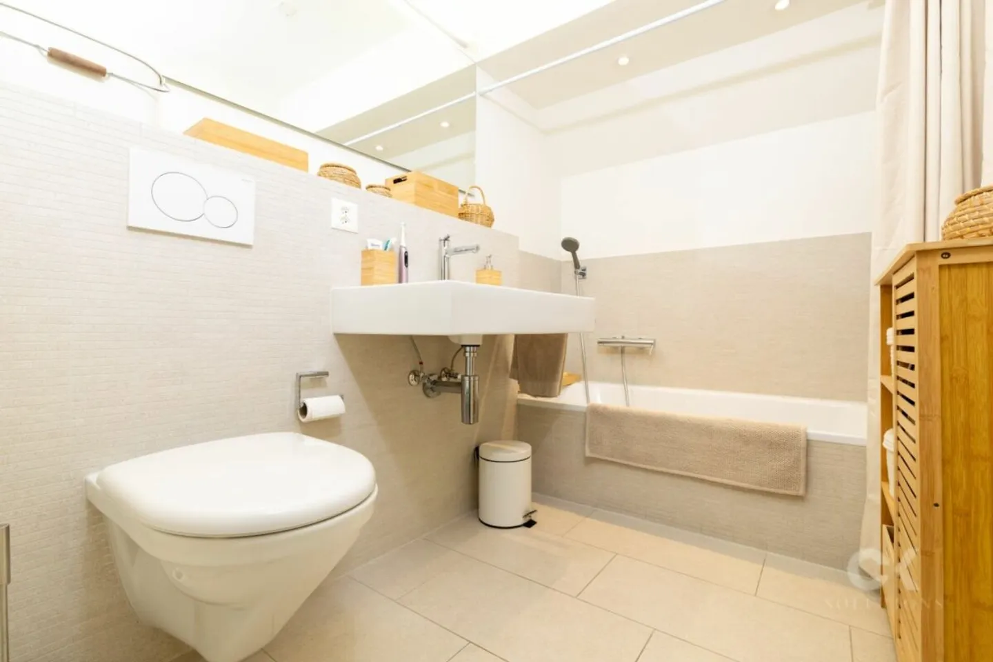 Exclusive 4.5-room gallery apartment with high-quality expansion - Photo 8 of 13