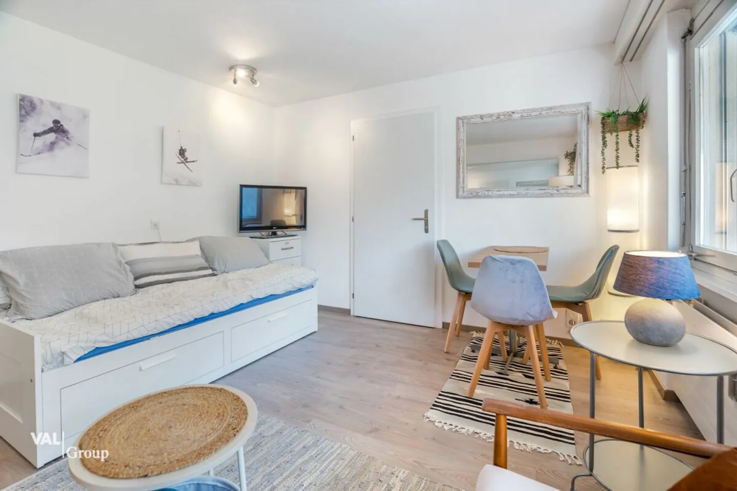 Möbliertes Studio mit Balkon und unverbaubarer Aussicht - Photo 3 sur 13