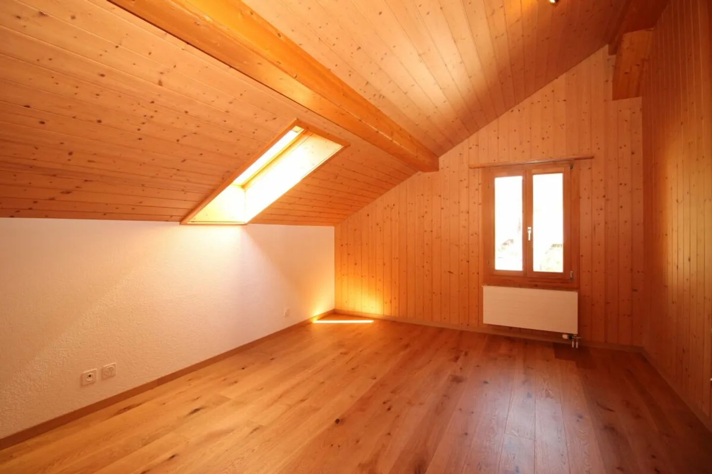 Grosszügige Dachwohnung im 3-Familienhaus - Foto 4 von 7