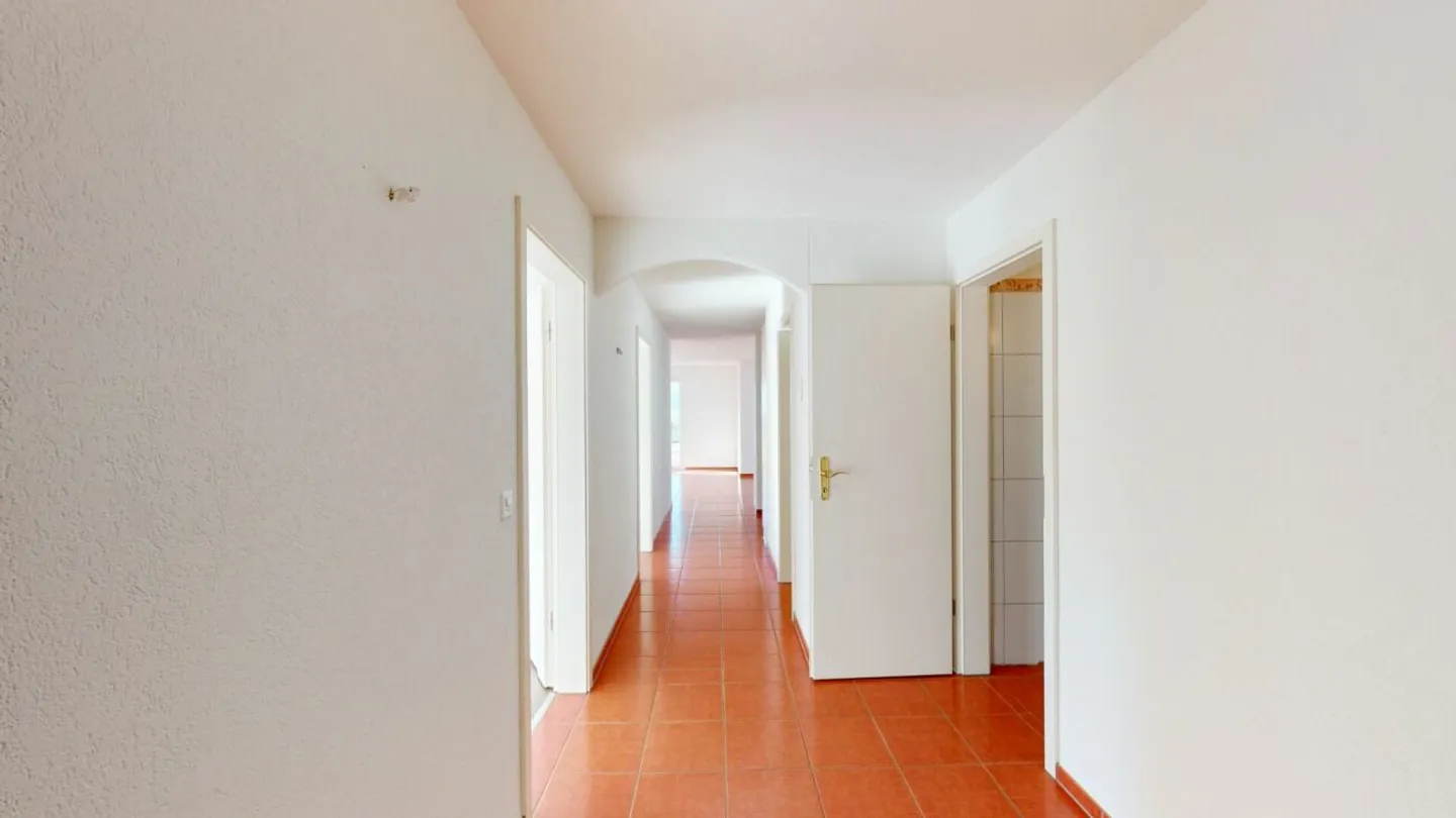 Wohnen gehobener Lage, mit Weitsicht und grosser Terrasse - Foto 11 di 13