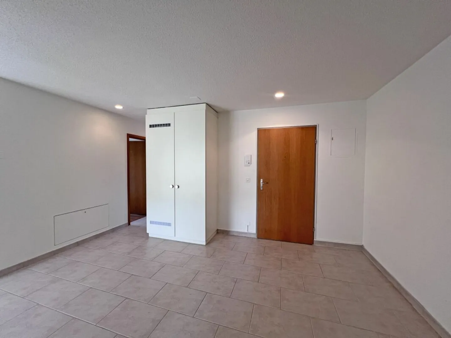 Attractive Garden Apartment - Ideal for Living or Investing - Photo 2 of 9
