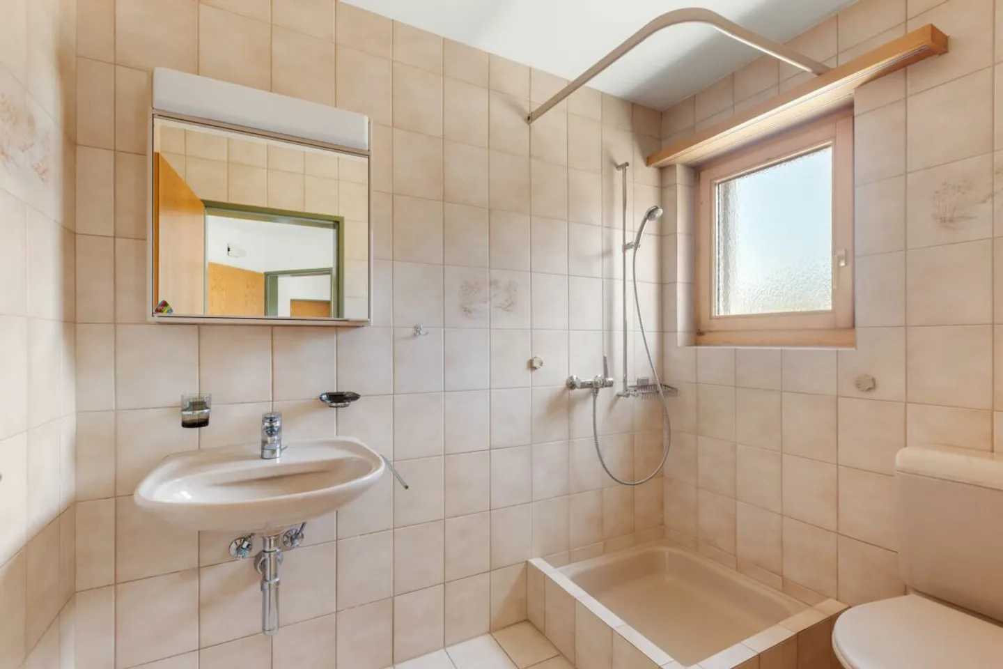Geräumiges Einfamilienhaus in der Schweiz - Foto 2 von 13