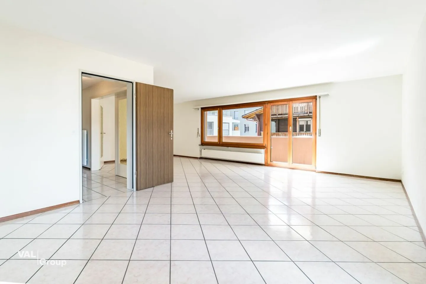 Spacious Living in a Central Location in Brig-Glis - with Balconies on All Sides - Photo 7 of 13