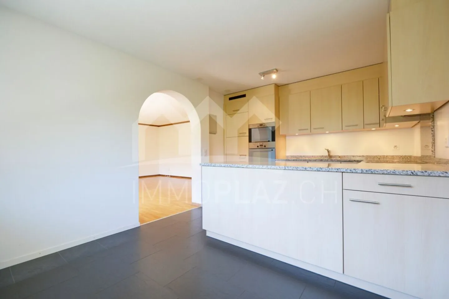 Spacious 4½ room apartment in a quiet location - Photo 6 of 9