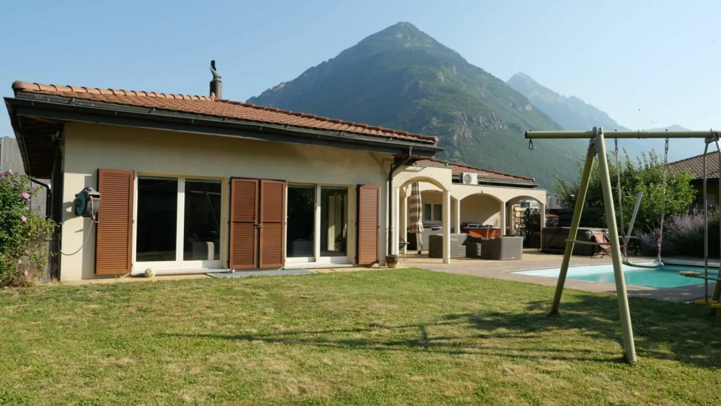 Magnificent contemporary villa in Martigny (VS) - Photo 3 of 13
