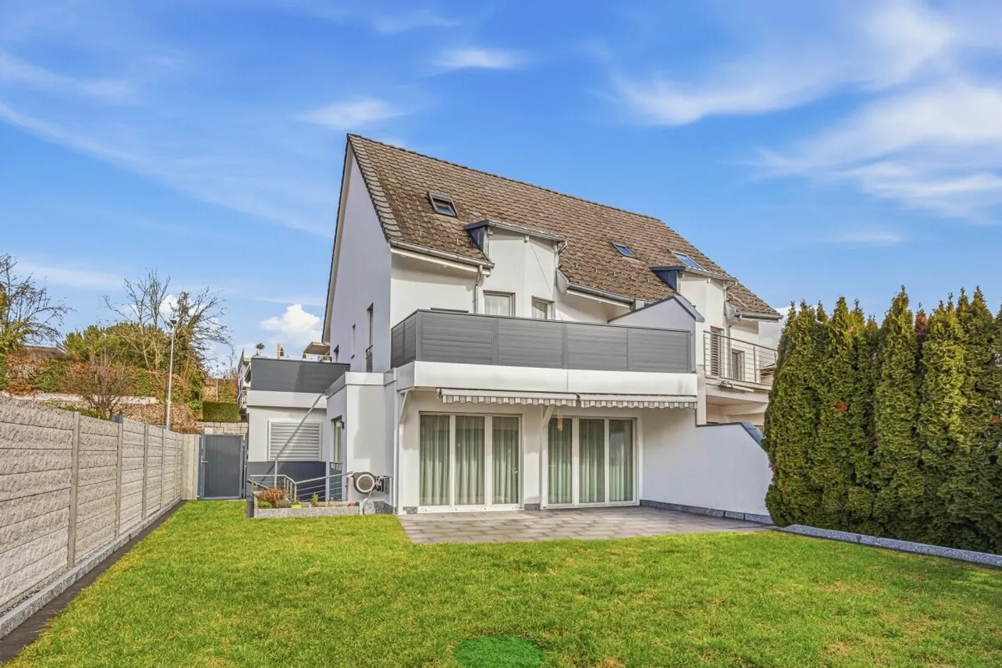 Vie contemporaine dans un emplacement familial - Photo 1 sur 12