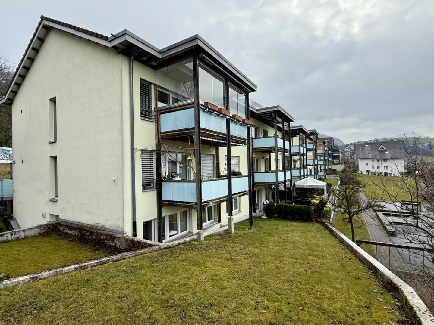 Appartement attrayant de 5,5 pièces ensoleillé - Photo 1 sur 13