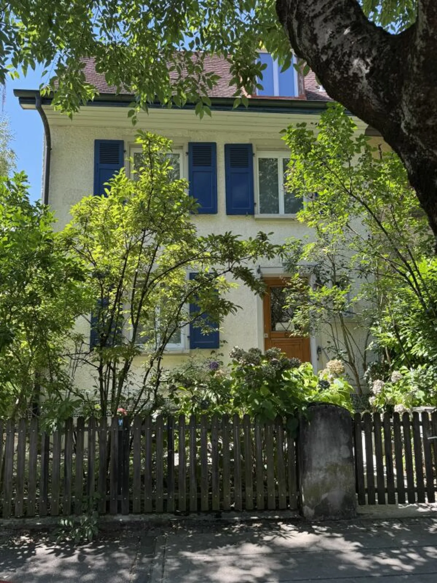 Attractive semi-detached house with garden and garage in a preferred location in Allschwil - Photo 1 of 13