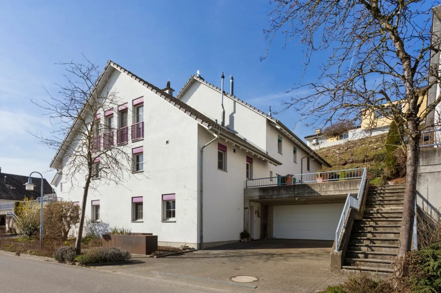 Well-maintained end-of-terrace house with a view of greenery - Photo 2 of 13