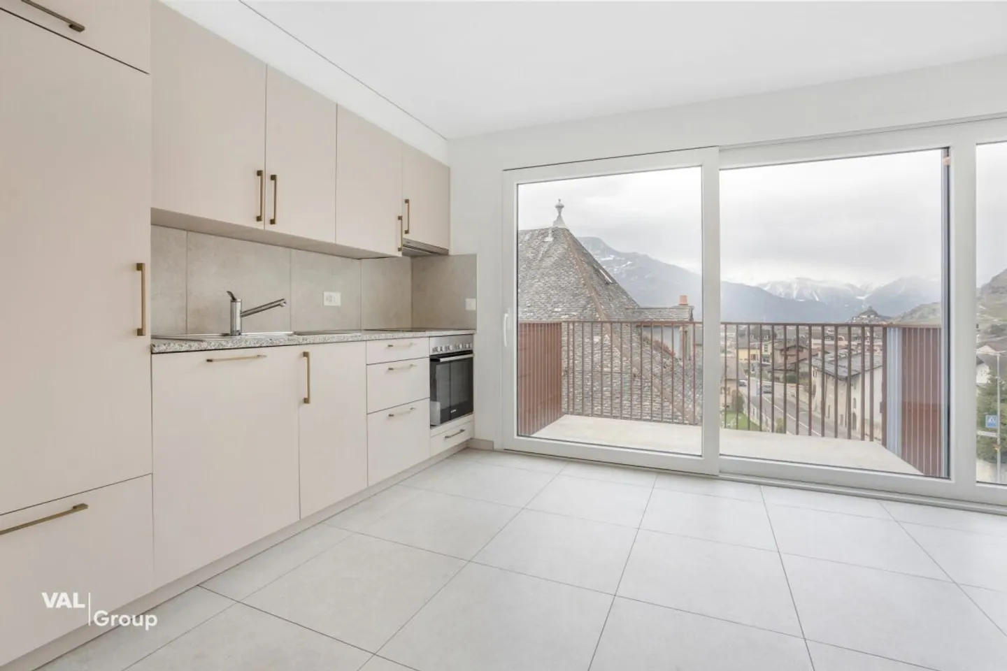 Building of 9 apartments - 4.4% immediate yield, in the heart of the village - Photo 7 of 13