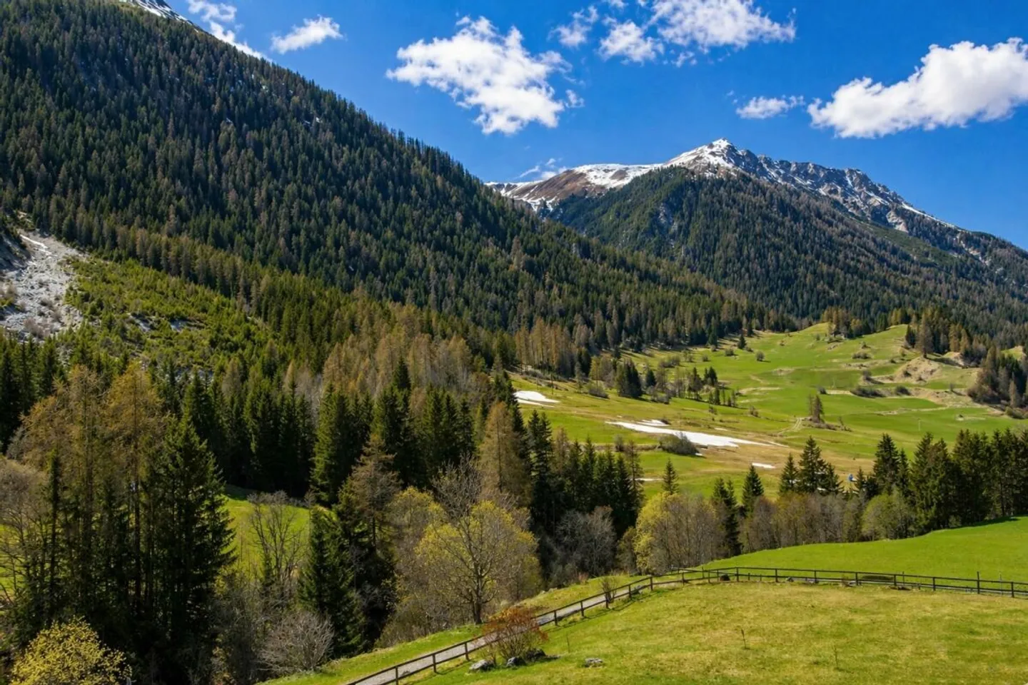 Ampio appartamento di 2 stanze con vista mozzafiato sulle montagne - Foto 11 di 13