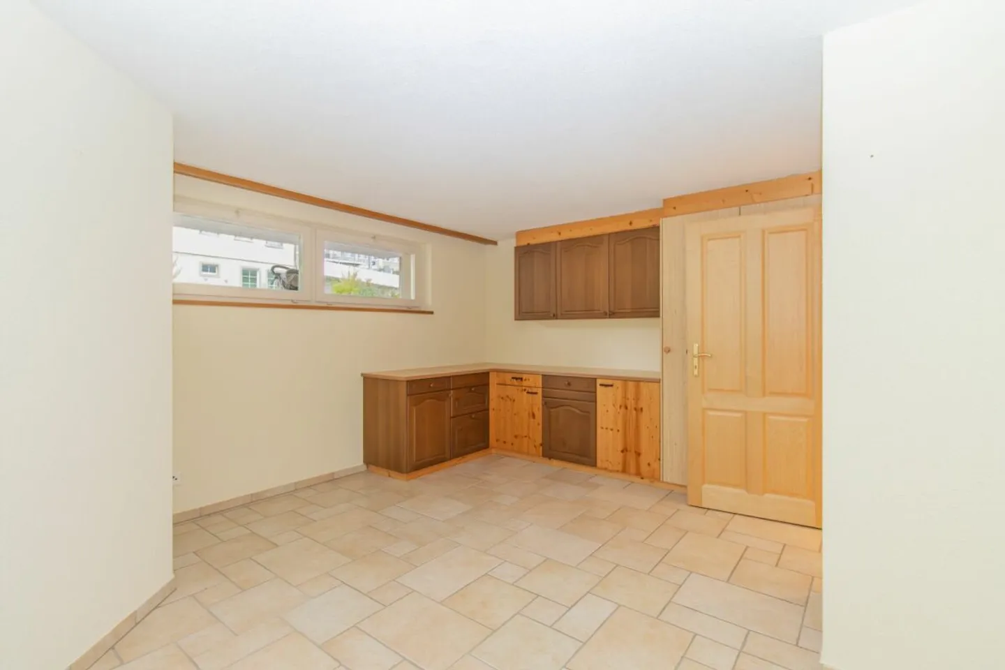 Spacious 3.5-room garden apartment - Comfortable living with winter garden and private outdoor area - Photo 9 of 13