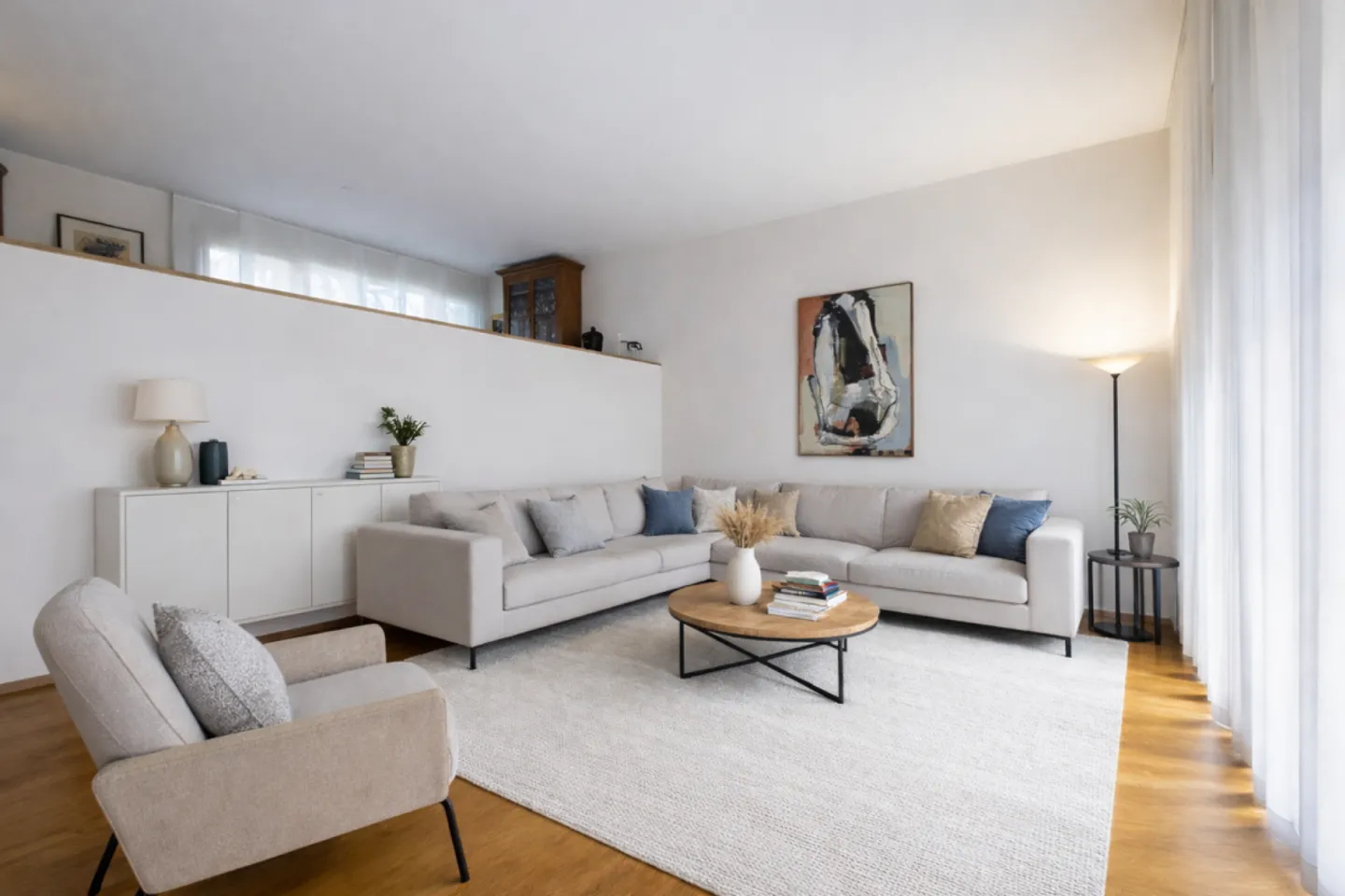 Bright detached house with large garden - Photo 1 of 13