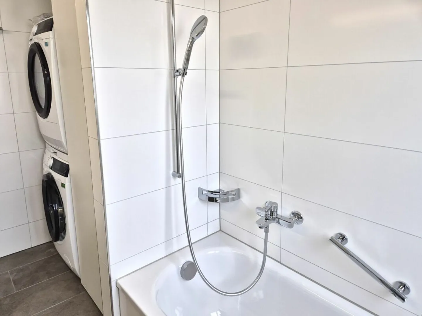 Spacious and bright 4.5 room apartment with heated winter garden - First occupancy after loving overall renovation - Photo 10 of 11