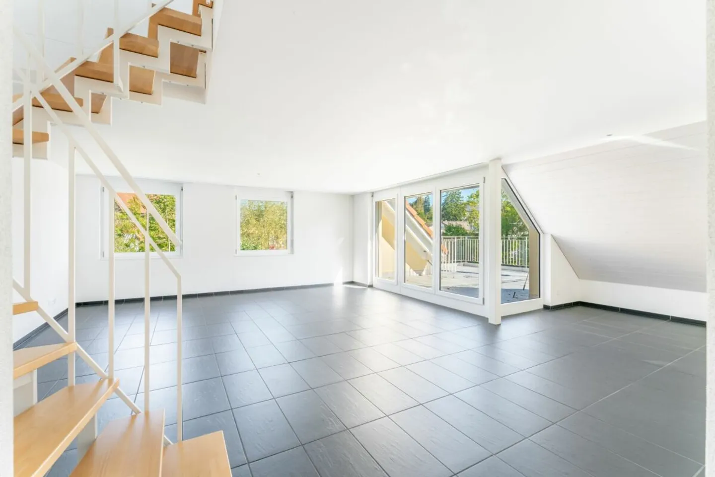 3.5 Room Penthouse Apartment with 26 m² Balcony - Photo 1 of 11