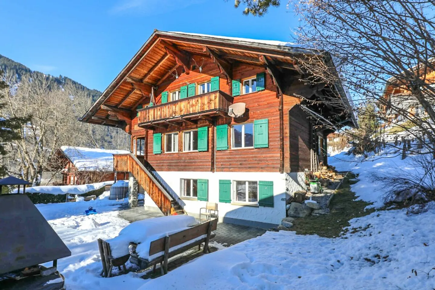 Maison résidentielle confortable avec deux unités, grands espaces et belle vue - Photo 1 sur 8