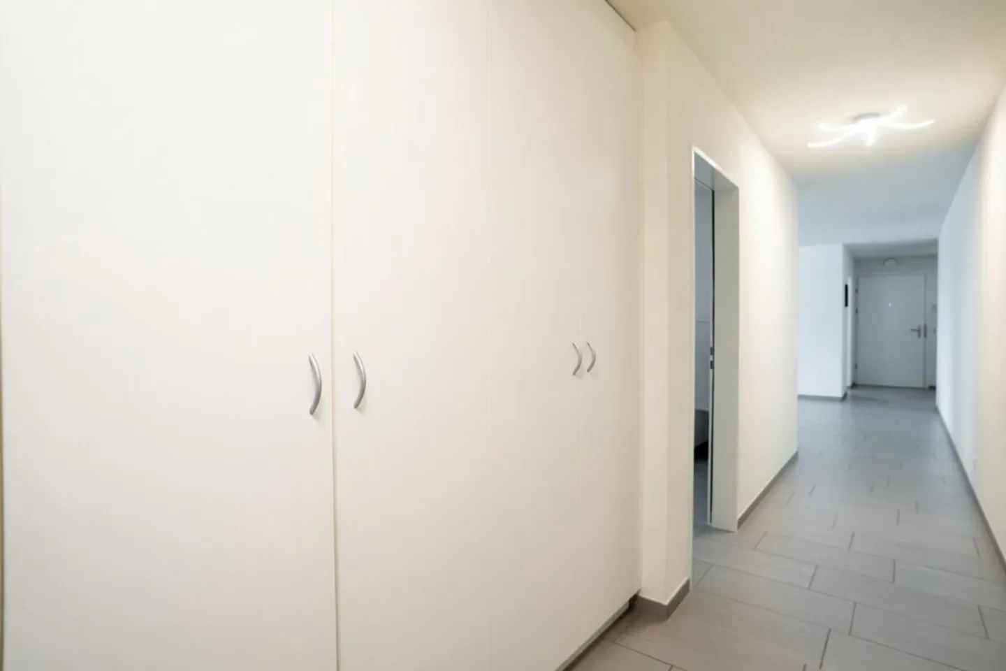 Stylish 5.5 Room Terrace Apartment with 67 m2 Terrace - Photo 10 of 13