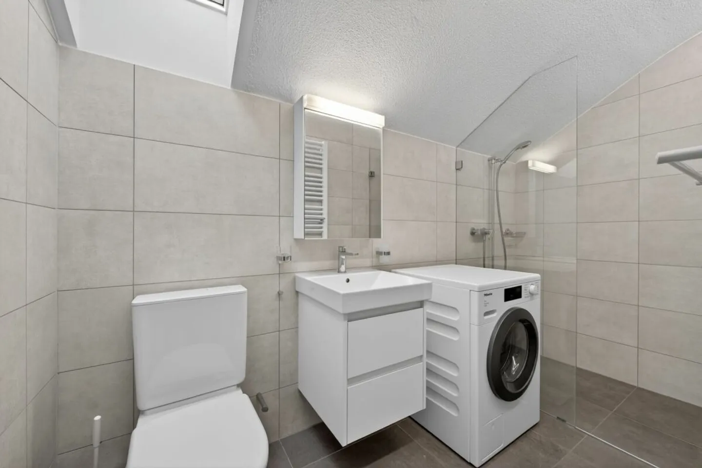 Charming Attic Apartment in Rüschlikon - with Stunning View - Photo 5 of 7