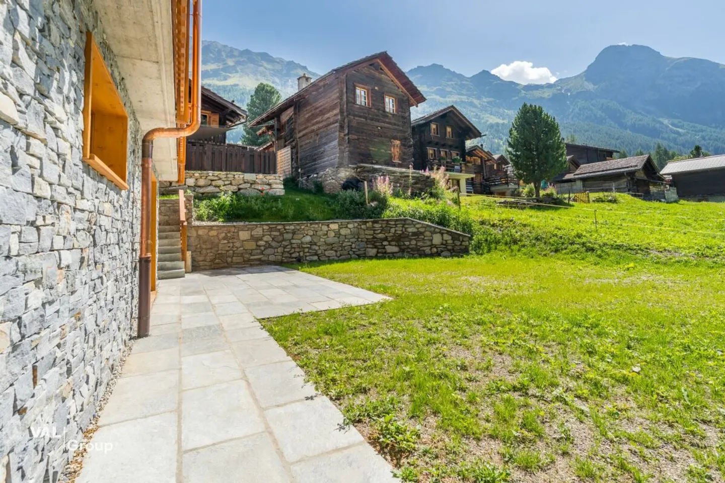 Chalet affascinante con eleganza alpina in un ambiente mozzafiato - Foto 10 di 12