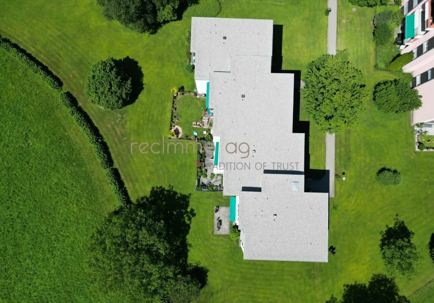 Well-maintained 3.5-room apartment with glazed balcony and panoramic view - Photo 8 of 9