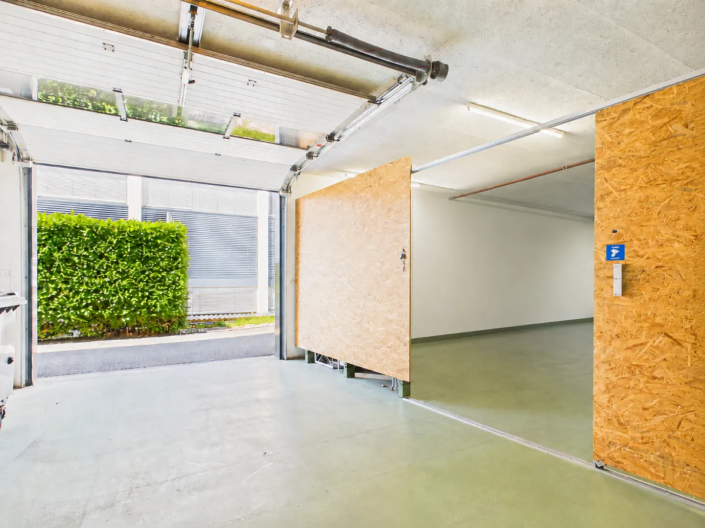 Attractive commercial space with wet area and parking / electricity & water included - Photo 5 of 7