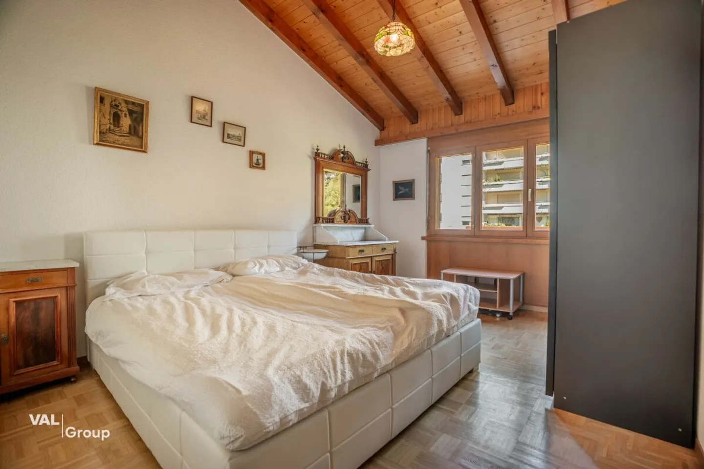 Vivere sopra i tetti di Brig con sole, vista ampia e molta privacy - Foto 11 di 13