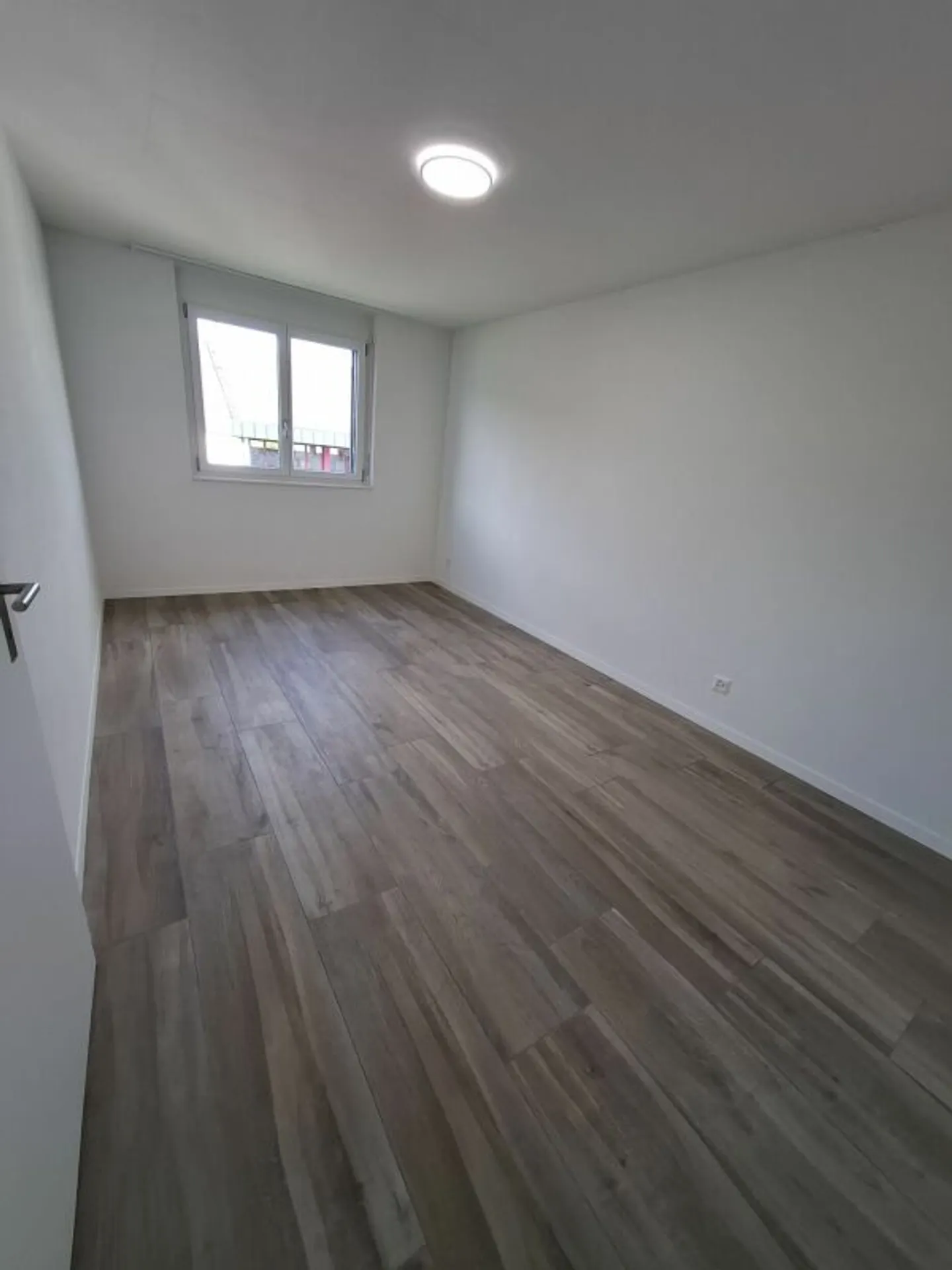 Appartement penthouse 2.5 pièces dans un NOUVEAU BÂTIMENT avec grande terrasse de 52 m², seconde location - Photo 7 sur 10