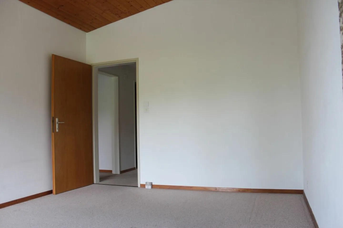 Charming Penthouse by Lake Thun - Photo 4 of 13