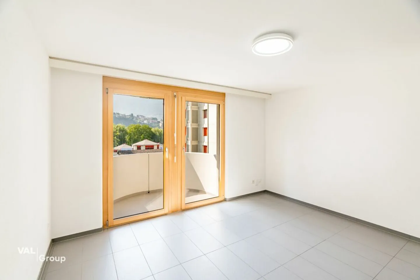 Compact, bright, well located: Studio with balcony and cellar - Photo 2 of 12
