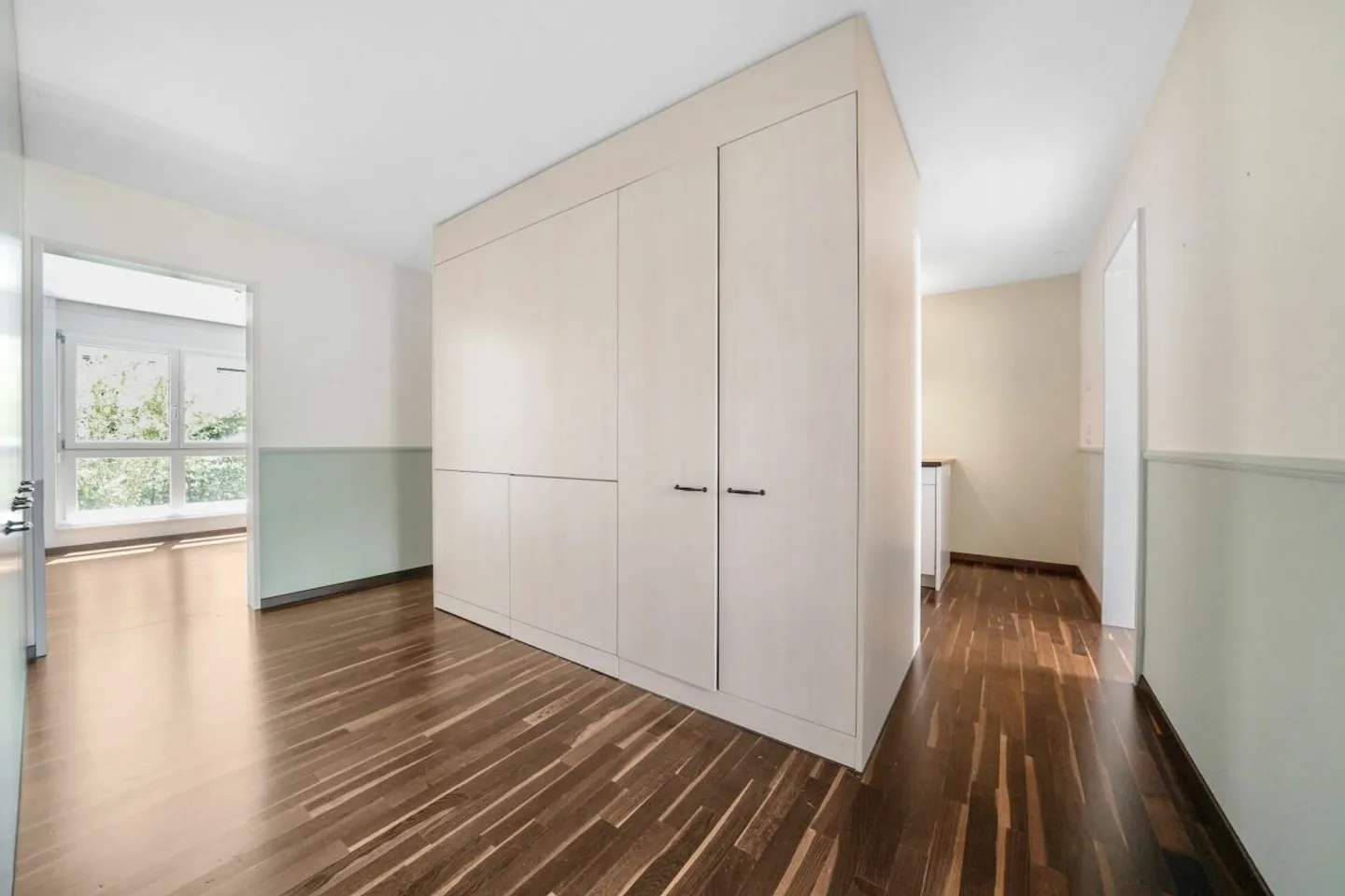 Neuwertige, helle 4.5 Zimmer Parterre-Wohnung in Stadtnähe - Foto 7 di 13