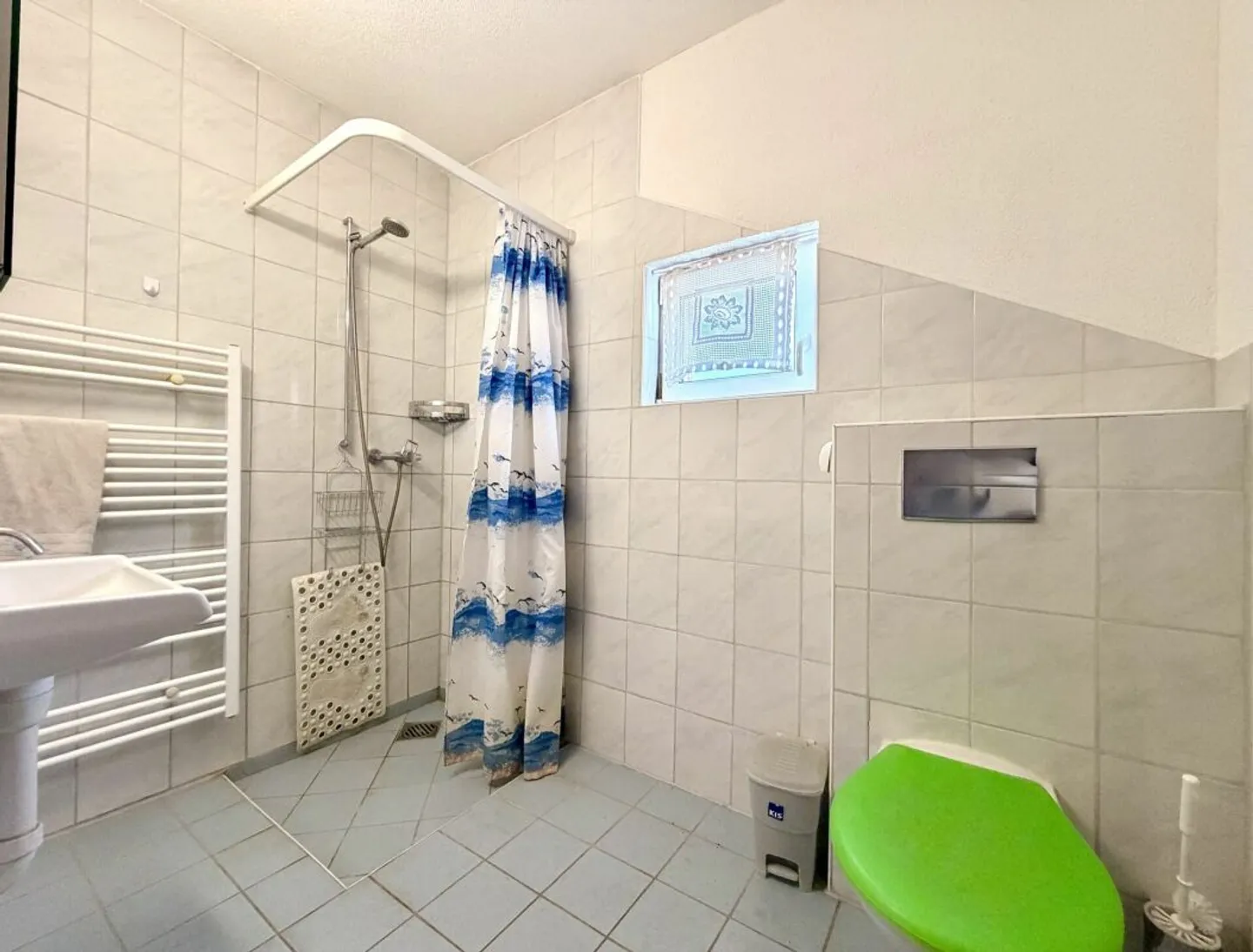 Yield property with 20 rooms and historical charm in Bünzen! - Photo 12 of 13
