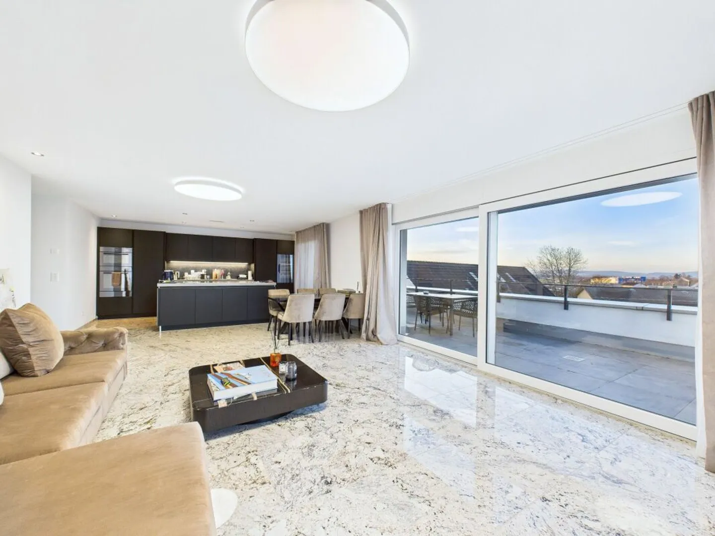 Modern designed 4.5-room penthouse apartment in a well-connected location - Photo 6 of 13