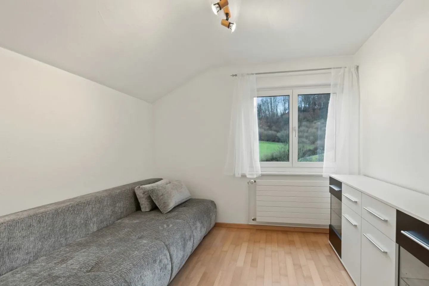 Charmante maison individuelle dans un emplacement élevé avec des possibilités d'utilisation variées. - Photo 7 sur 13