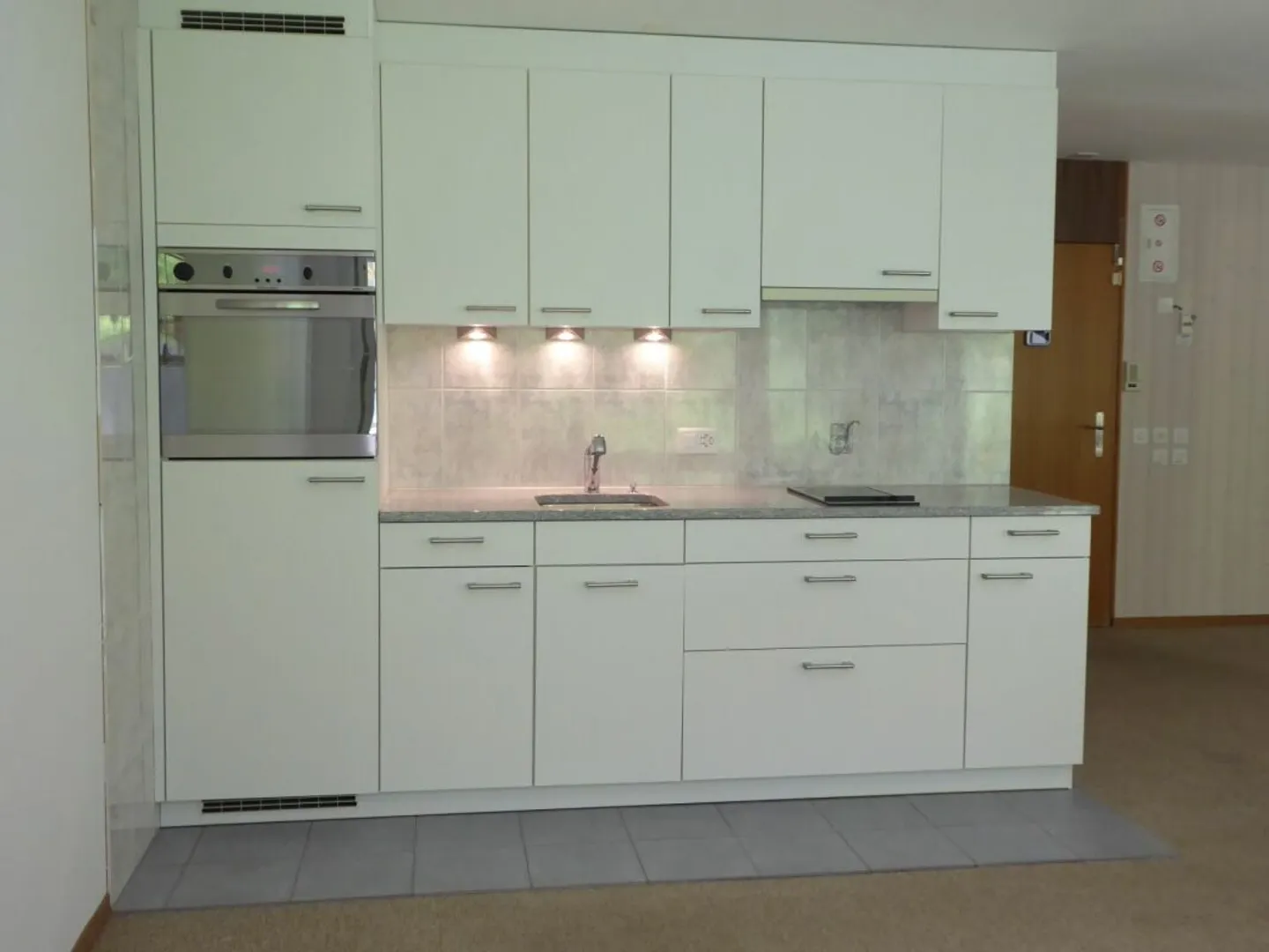 1.5-Zimmer-Studio-Ferienwohnung mit Gartensitzplatz und Tiefgaragenplatz - Photo 4 sur 13