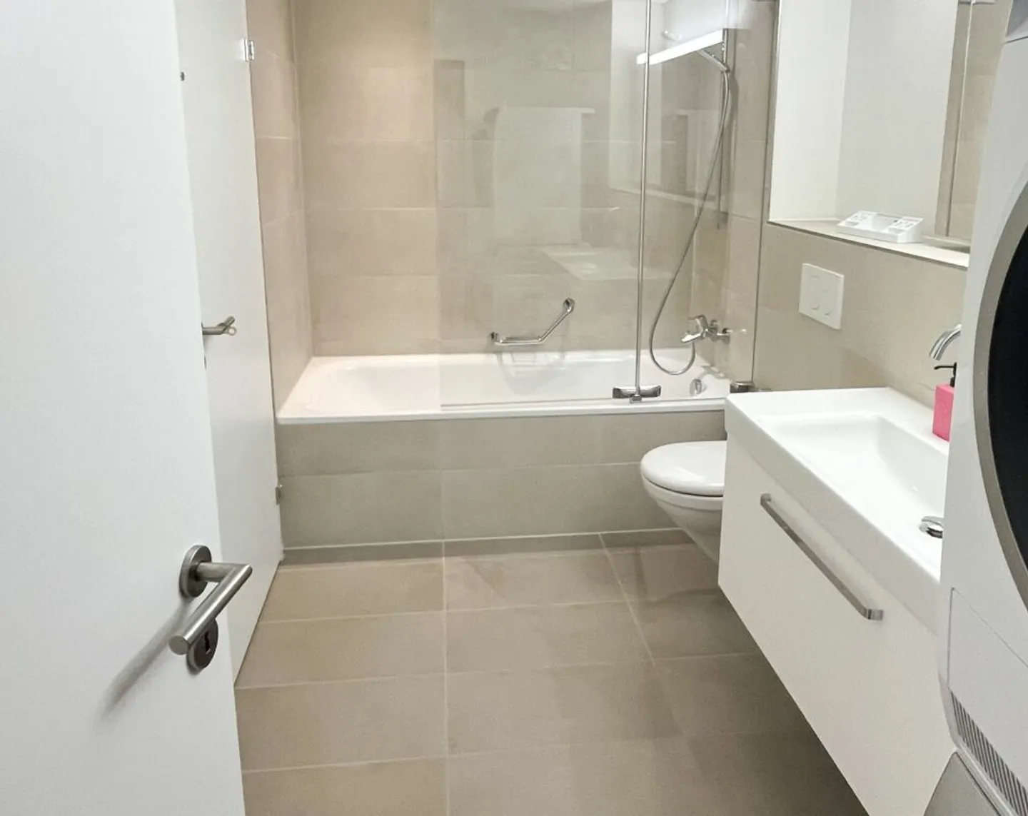 Urban Living - 3.5-Room Apartment with Loggia - Photo 4 of 13