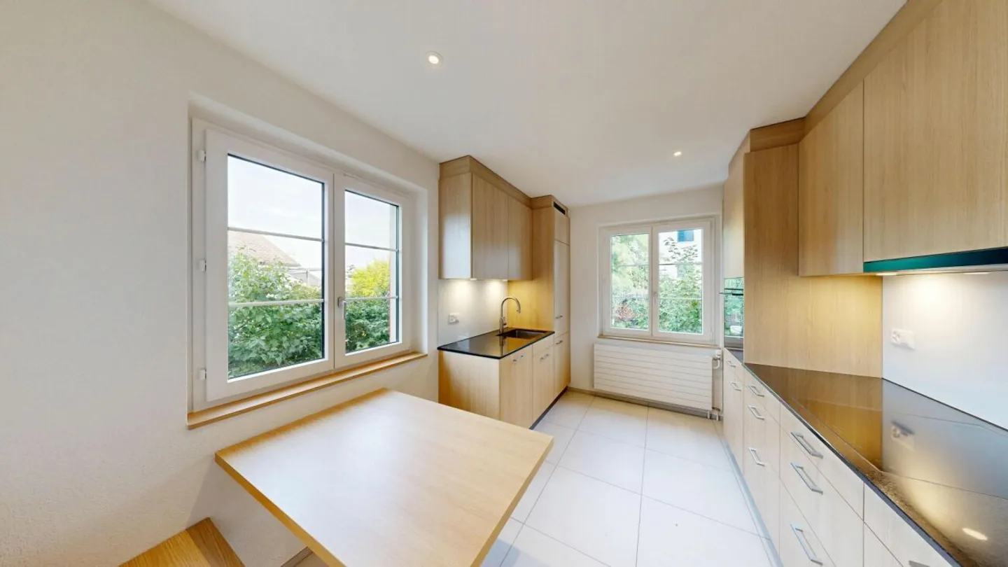 Familienfreundliches 7-Zimmer-Einfamilienhaus mit grosszügigem Umschwung - Foto 1 di 13