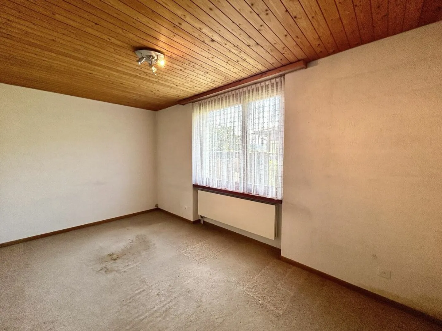 Single-family house in a quiet location with a wide view! - Photo 6 of 13