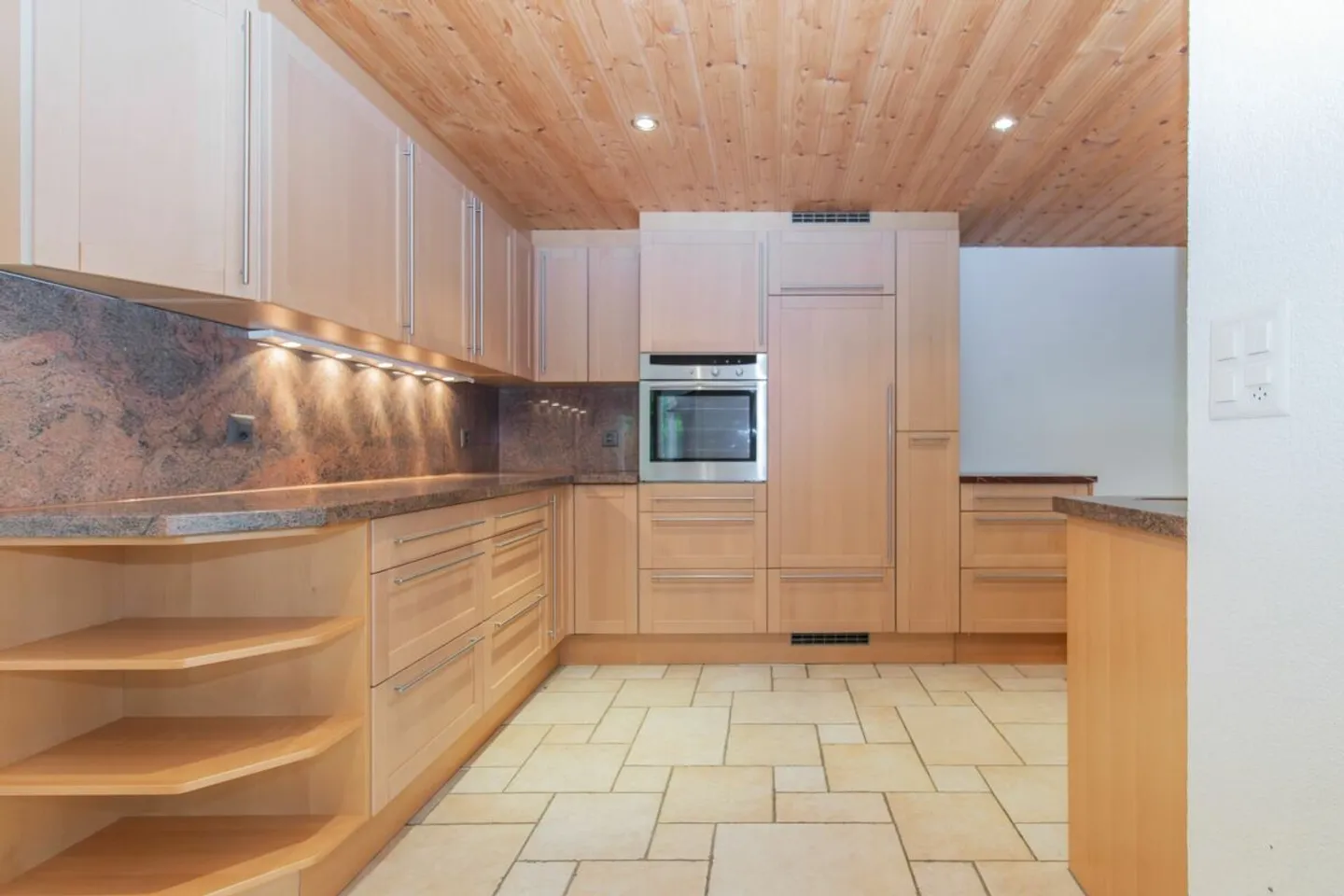 Spacious 3.5-room garden apartment - Comfortable living with winter garden and private outdoor area - Photo 4 of 13