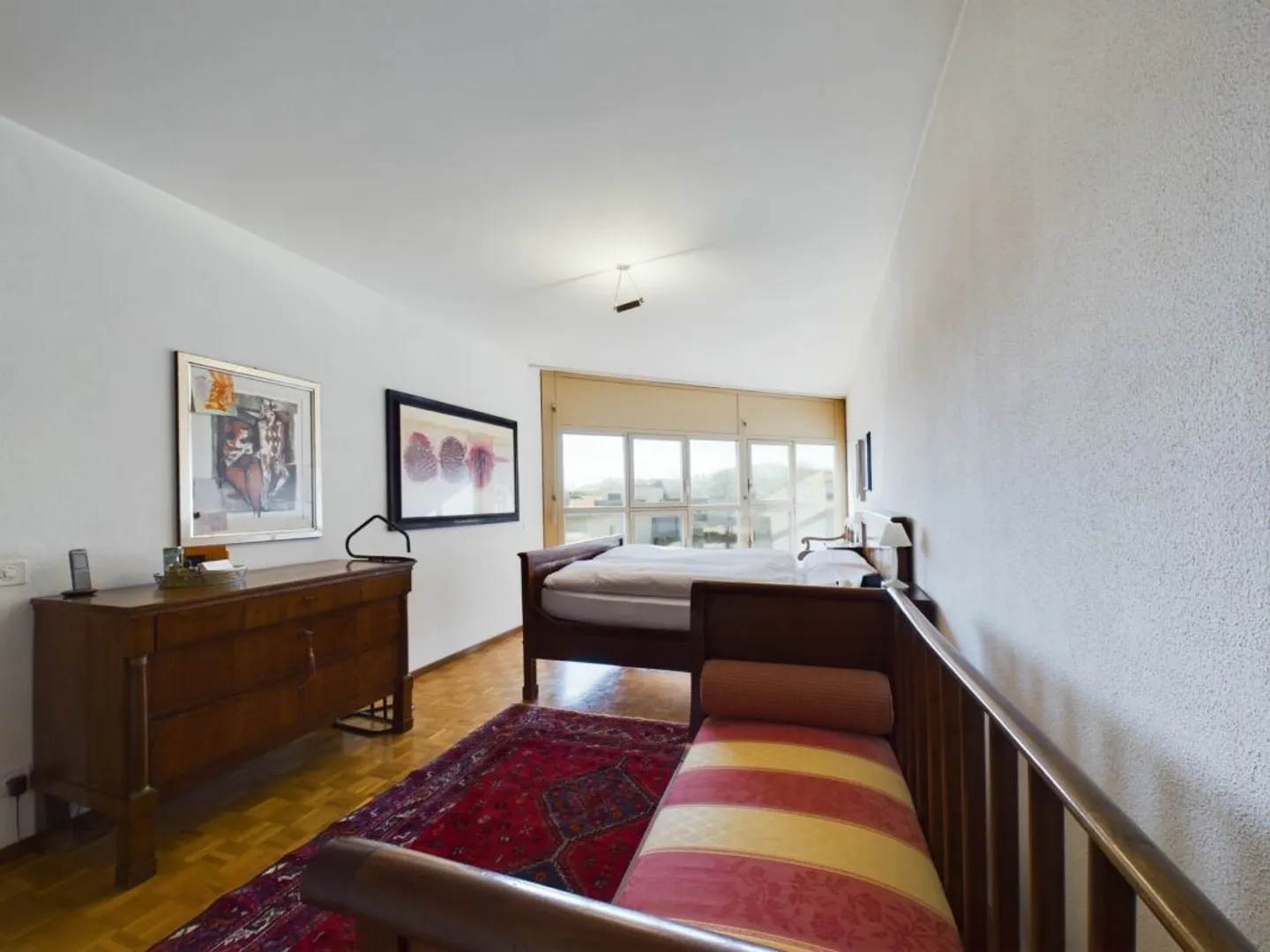 Bright detached house with large garden - Photo 8 of 13